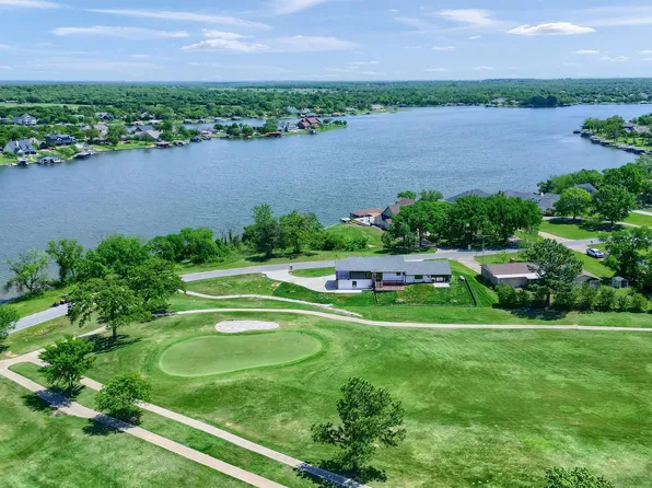 1124 Kiowa Dr W, Lake Kiowa, TX 76240