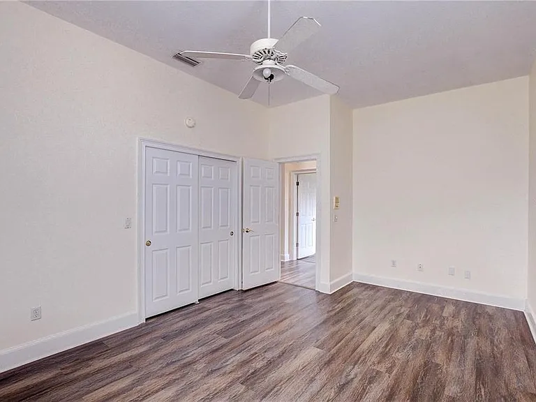 2208 Hampstead Ct — Photo 40