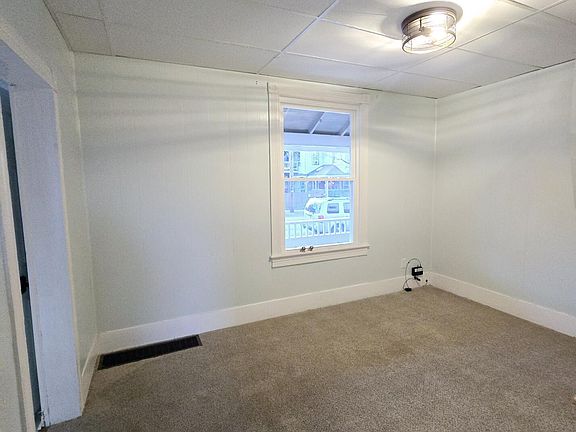 5th image of 360 N Mulberry St