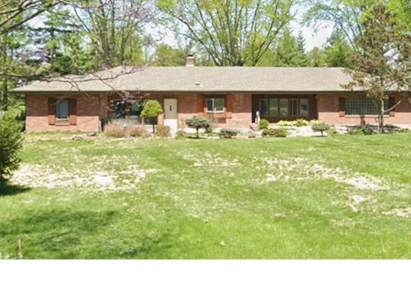 11395 Inverness Ln, Maryland Heights, MO 63043