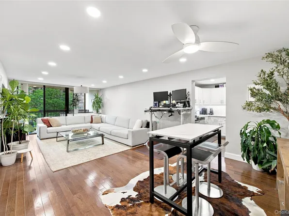 1 Bay Club Drive #3E, Bayside, NY 11360