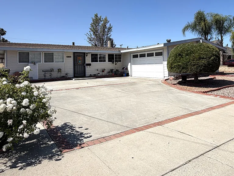12923 Slack St — Photo 2