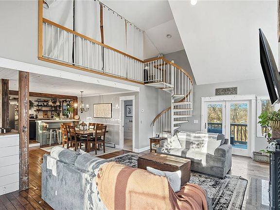 4th image of 97 Angell Rd