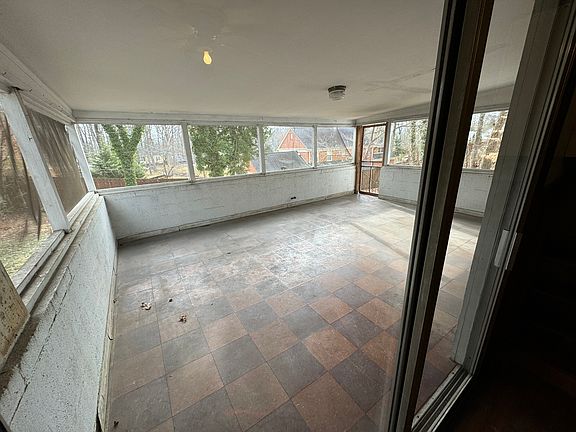 5th image of 212 Beechwood Dr