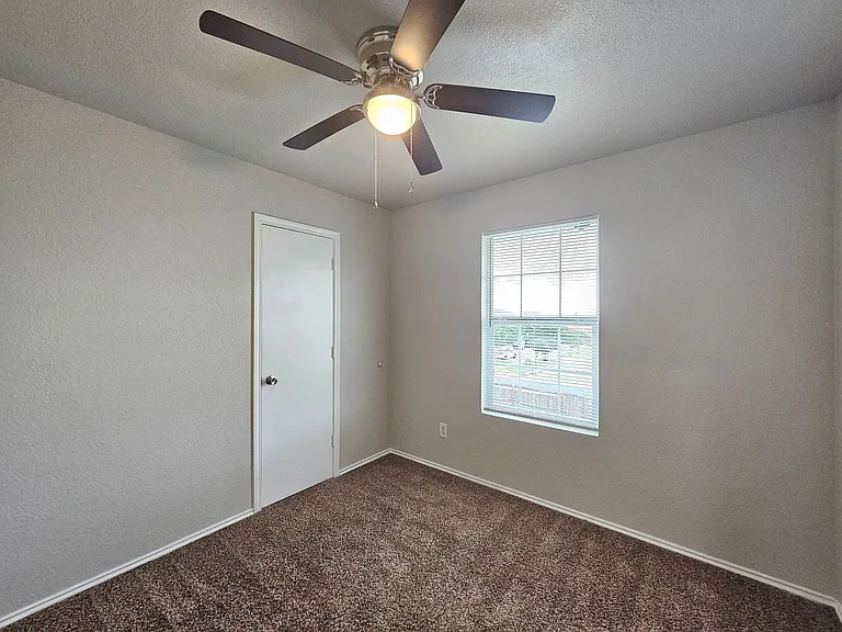 4601 Hudson Dr #D — Photo 12