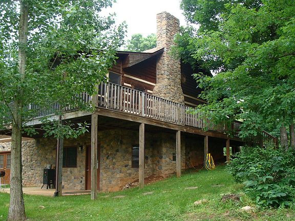 View of the left side of the house