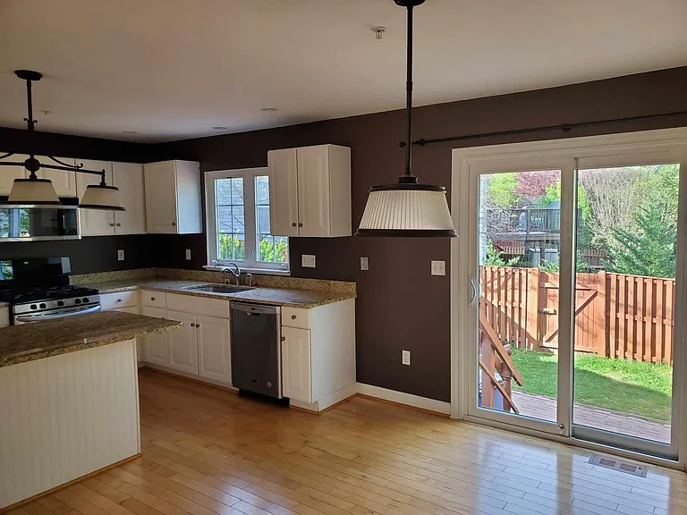 746 Howards Loop — Photo 14