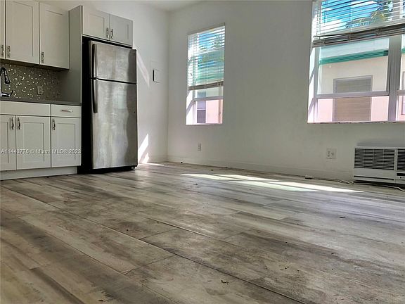 2nd image of 1618 Michigan Ave APT 28