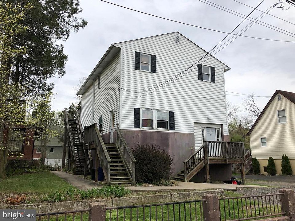1st image of 522 Main St