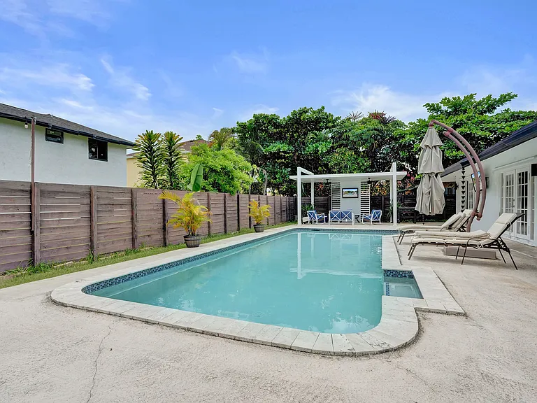 620 SW 100th Ave — Photo 62