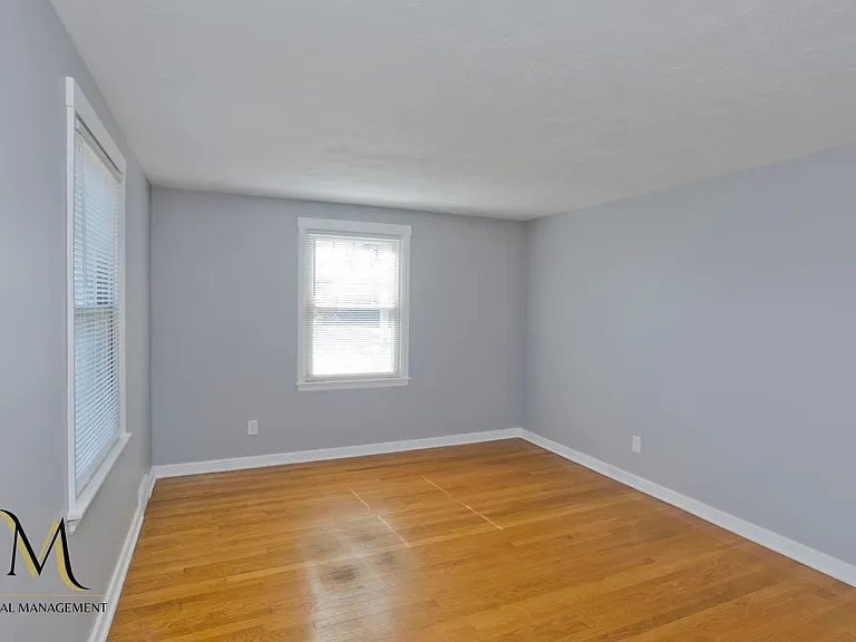 320 Island Pond Rd — Photo 6