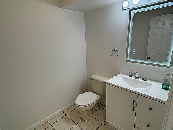5th image of 235 Keen St #1R