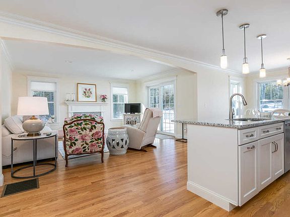 5th image of 86 Stewart Dr #0