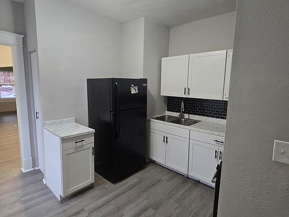 2nd image of 2358 Putnam St #1
