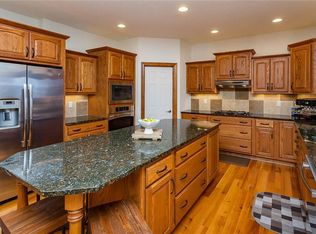 16463 Oakbrook Dr, Clive, IA 50325