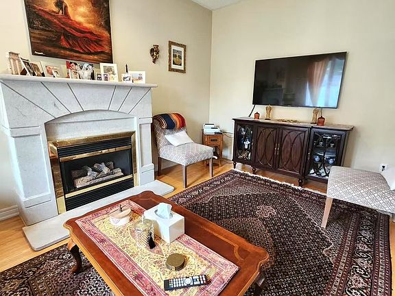 3rd image of 25 Lord Nelson Ct