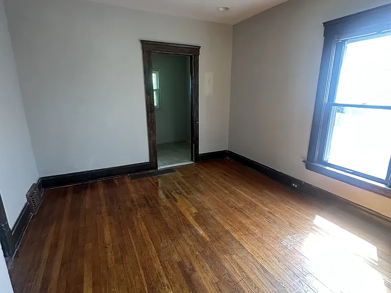13610 Bartlett Ave — Photo 3