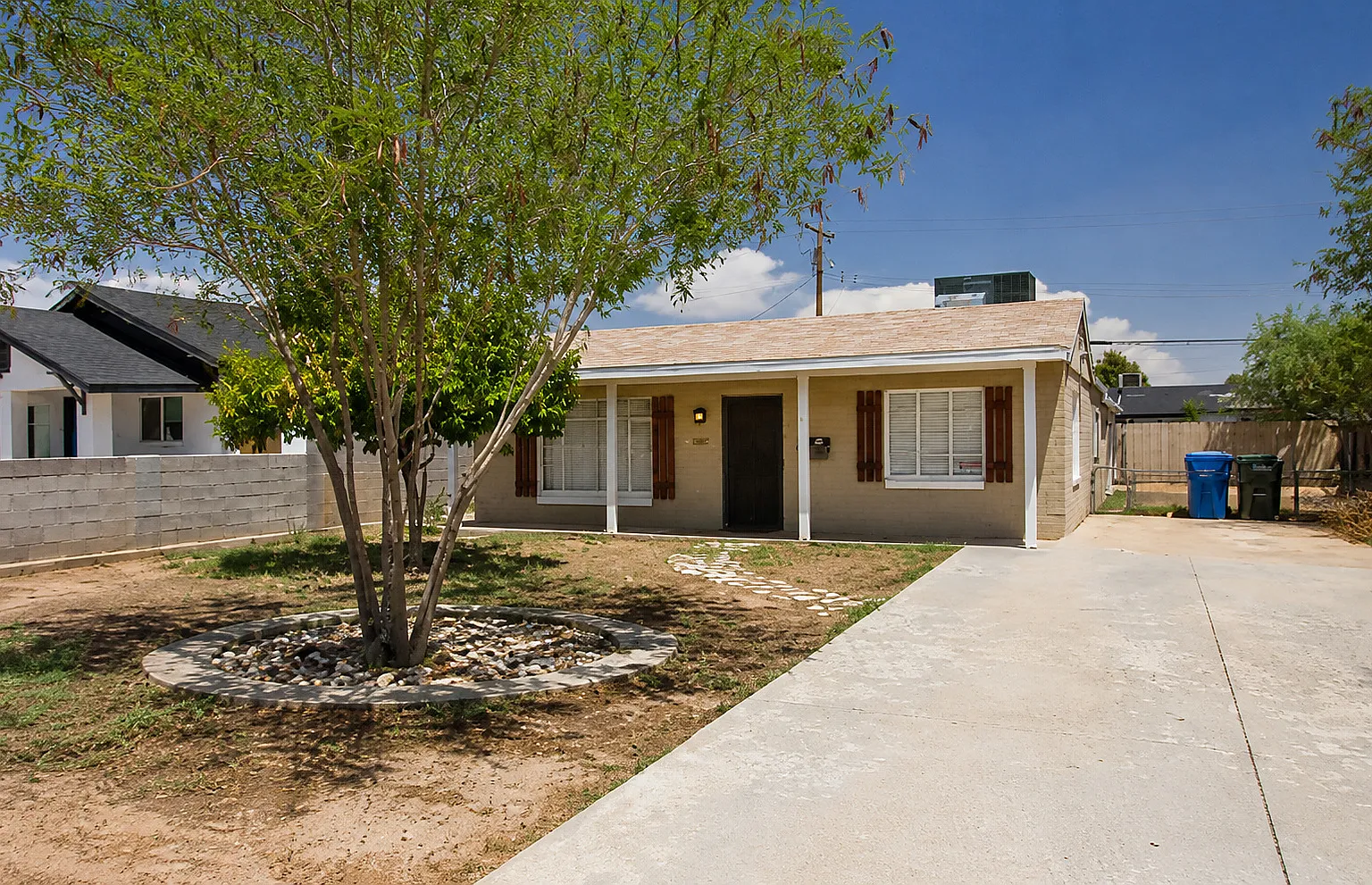 2037 N 21st Pl — Photo 1