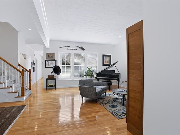 3rd image of 12581 Branford St