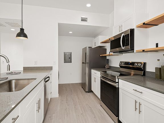 2nd image of 942 S 6th Ave #106