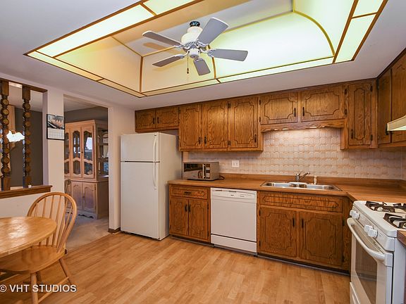3rd image of 15724 Deerfield Ct
