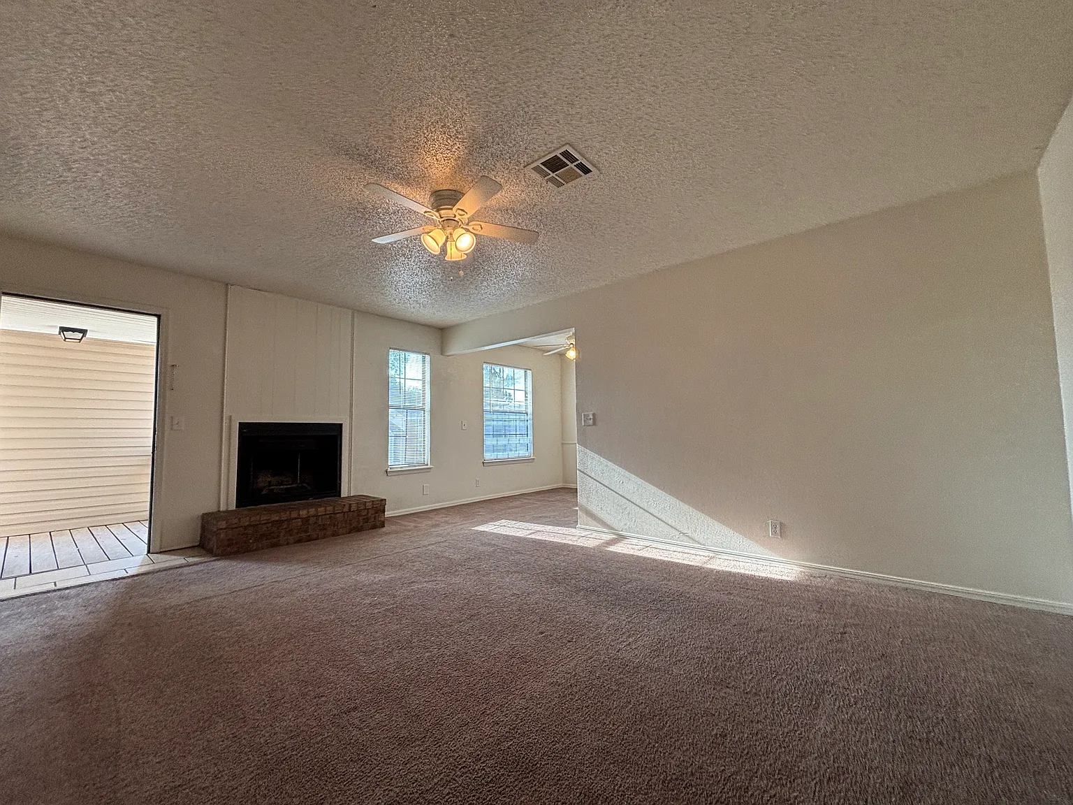 2 bed, 975 sqft, $945 — Photo 1