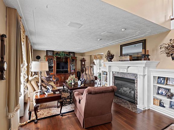 5th image of 11982 Foxcroft Dr