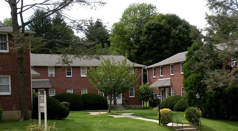 16 Saint Albans Ave #SAINT ALBANS PLACE — Photo 1