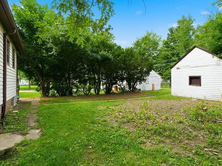 3034 Abbott St — Photo 15