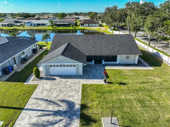 2022 View Dr E, Sun City Center, FL 33573