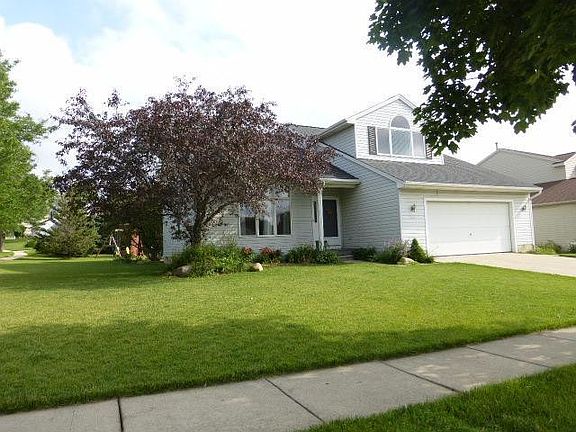 4th image of 384 Woodland Dr