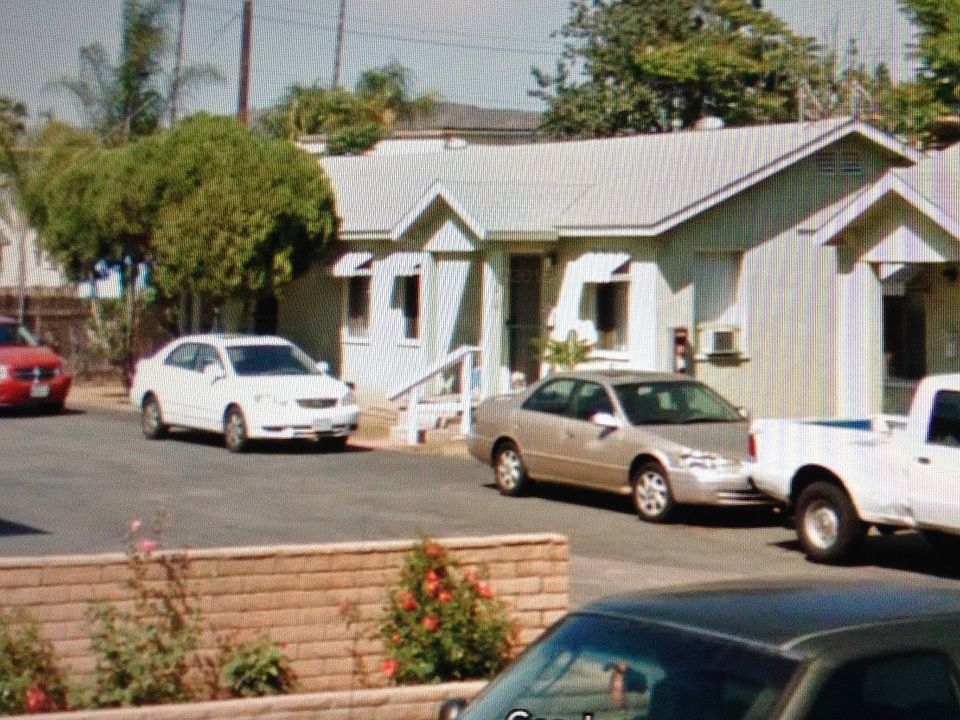 2nd image of 218 W Cypress Ave