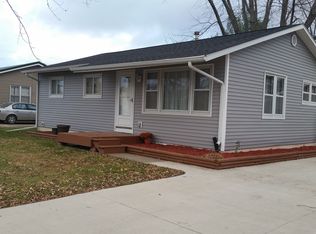 322 Siepman Dr, Fairfax, IA 52228