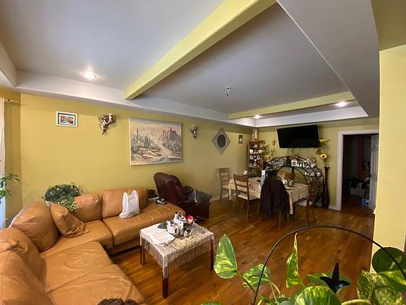 5th image of 126 N Latrobe Ave