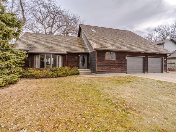 1512 River Dr NE, Mandan, ND 58554