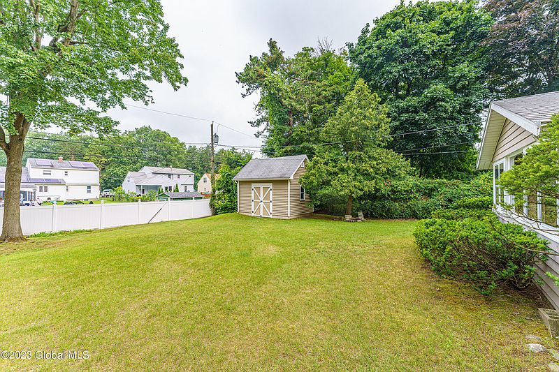 3rd image of 1002 Louis Road