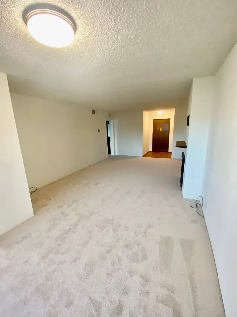Beautiful 1 Bedroom Condo With An Amazing View In Gated Community — Photo 3
