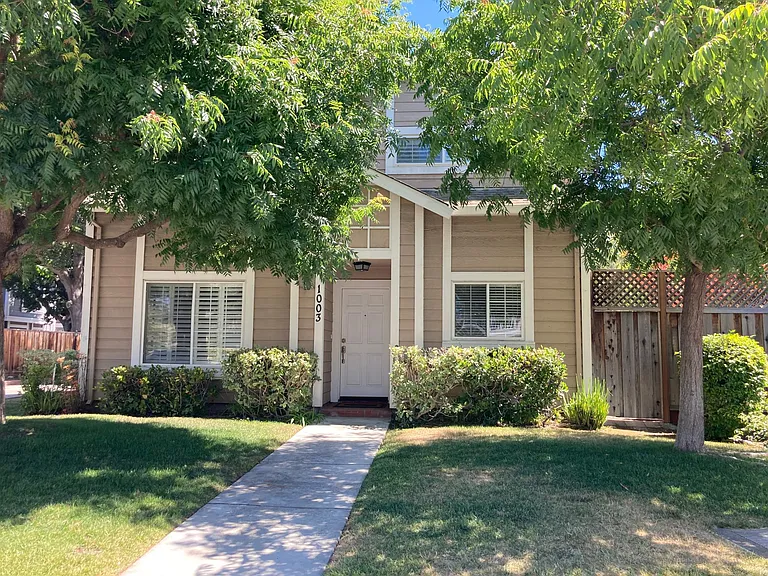 1003 Live Oak Ter — Photo 1