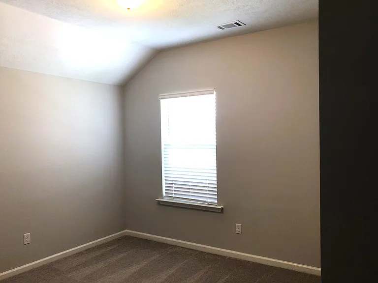 1052 Mulford Loop — Photo 17
