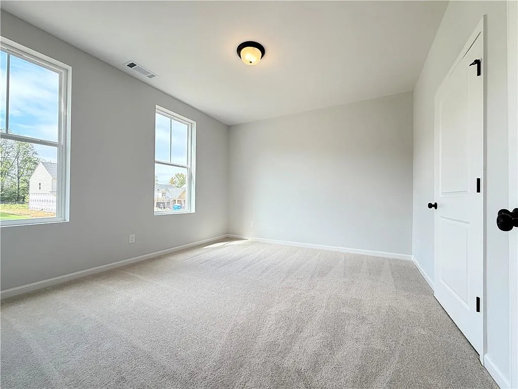 4 bed, 3.5 bath, 2650 sqft, $2,550 — Photo 4