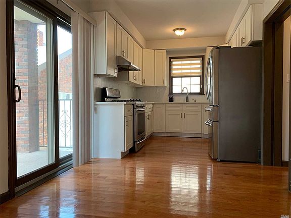 5th image of 21533 40th Ave