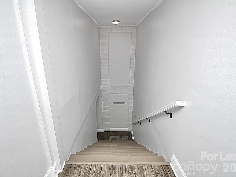 521 W 6th Ave — Photo 4