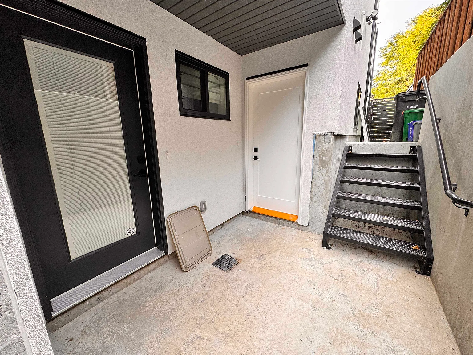 2 bed, 700 sqft, $2,200 — Photo 2