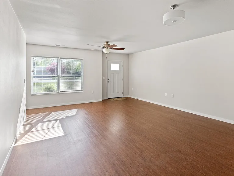 S75W17476 Janesville Rd — Photo 5