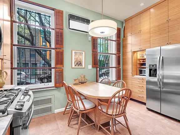 3rd image of 107 Wyckoff St Floor 1