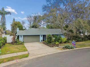 606 Grovewood Ln, Largo, FL 33770