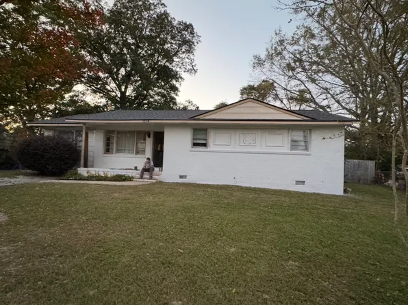 1814 Strathmore Ave, Fayetteville, NC 28304