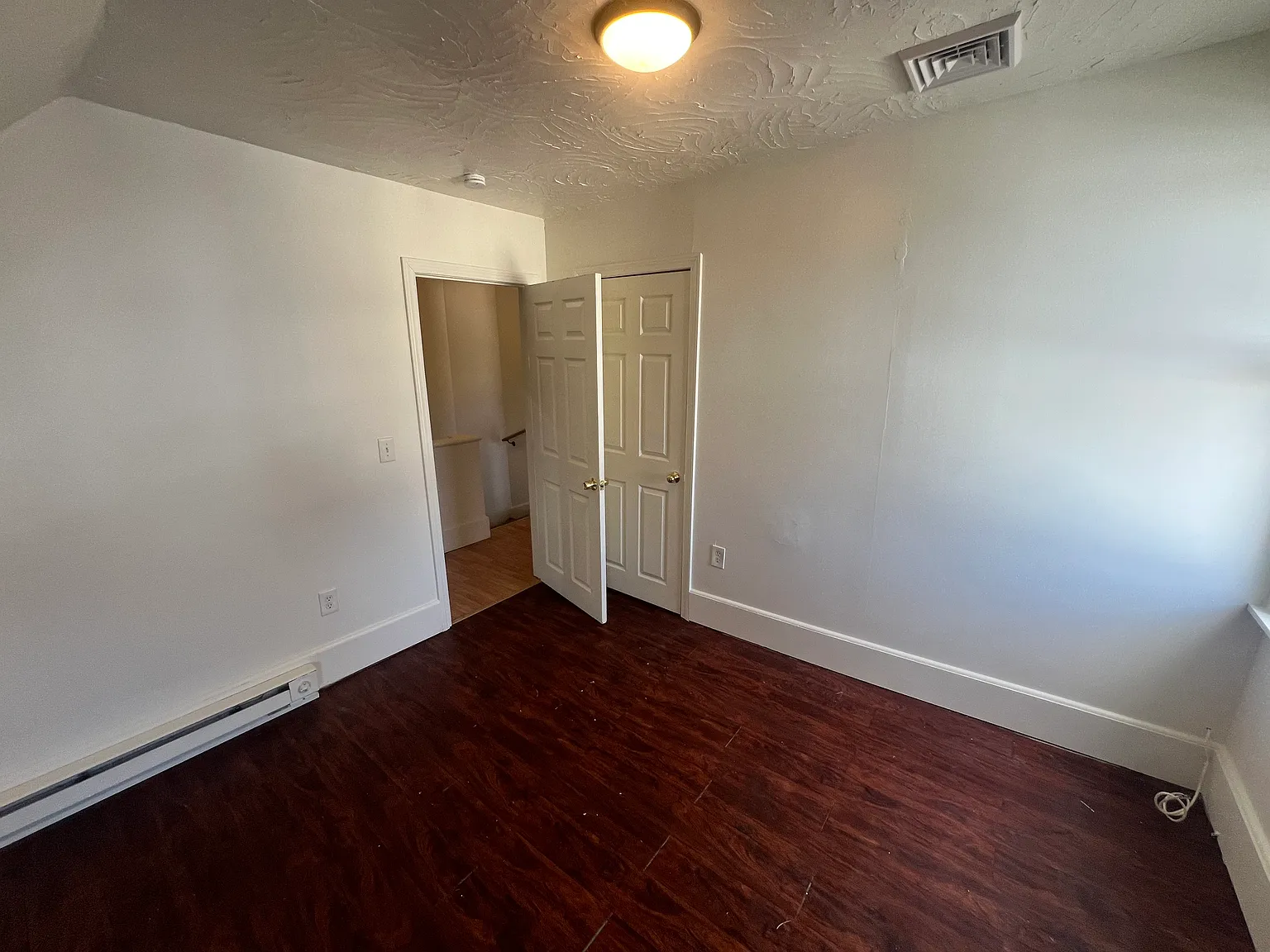3 bed, 1200 sqft, $2,108 — Photo 3