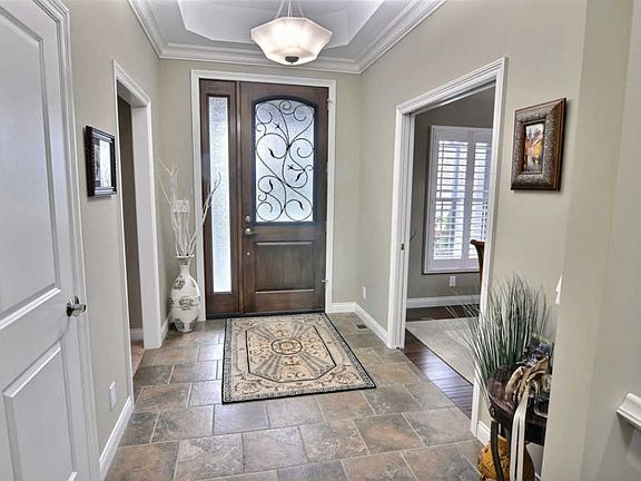3rd image of 372 Augusta Ln