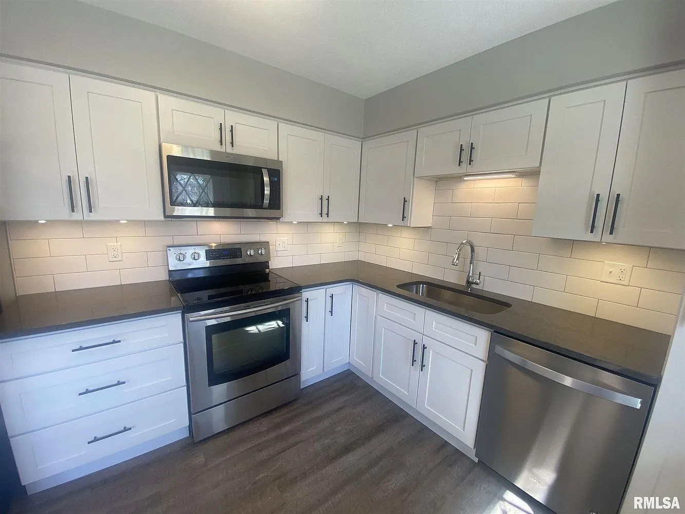 307 W Sheridan Dr — Photo 1